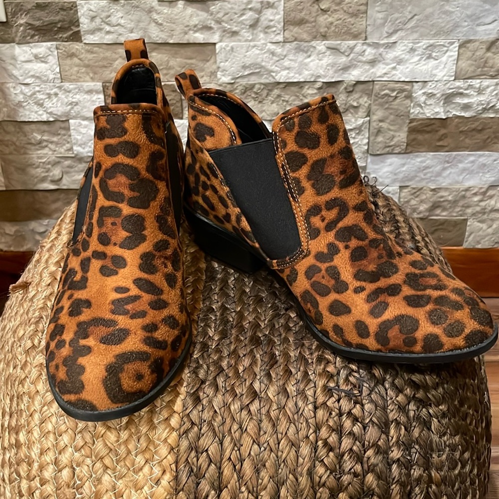 ALEXIS BENDEL Animal Print Ankle Boots Sz.10